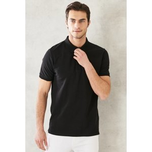 ALTINYILDIZ CLASSICS Pánske čierne tričko s vyhrňovacím golierom 100% bavlna slim fit slim fit polo výstrih s krátkym rukávom.
