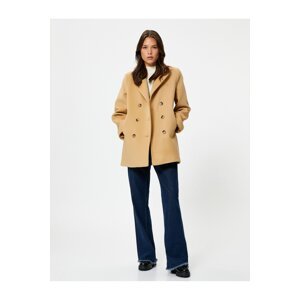 Kotonský pečiatkový kabát, dvojradový, na gombíky, detailné vrecko.