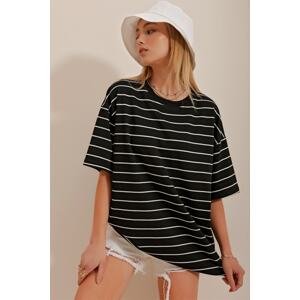 Trend Alaçatı Stili Women's Black Crew Neck Striped Oversize T-Shirt