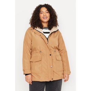 Trendyol Curve svetlohnedý kabát s kapucňou s detailom patentky a vnútorným vreckom plyšový kabát