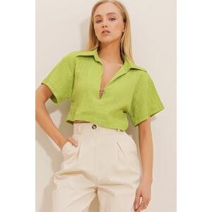 Trend Alaçatı Stili Women's Oil Green Shirt Collar Metal Accessorized Crop Woven Blouse