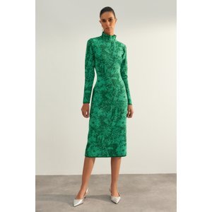 Trendyol limitovaná edícia zelená vybavená trblietavými svetrovými šatami
