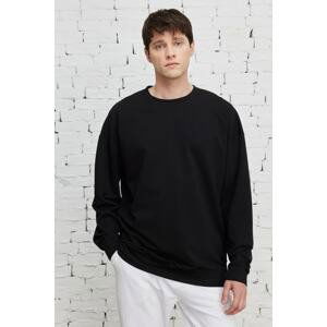 AC&Co / Altınyıldız Classics Men's Black Oversized Wide Cut, Crew Neck Cotton Sweatshirt.