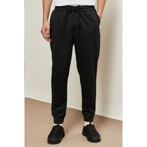 AC&Co / Altınyıldız Classics Men's Black Standard Fit Normal Cut, Elastic Waist And Legs. Comfortable Sports Sweatpants.