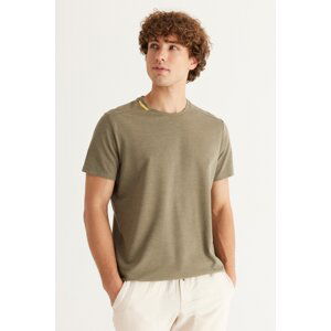 AC&Co / Altınyıldız Classics pánske khaki slim fit bavlnené tričko Slim Fit Crewneck.