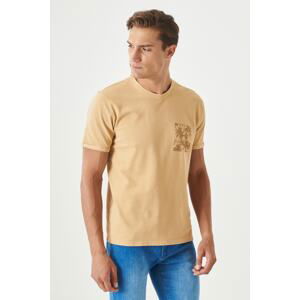 ALTINYILDIZ CLASSICS Men's Beige Slim Fit Slim Fit Crew Neck 100% Cotton Printed T-Shirt.