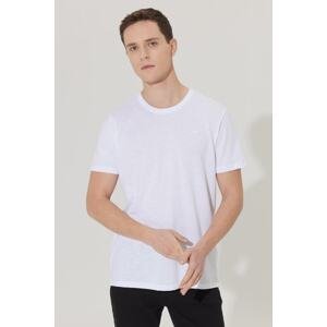 ALTINYILDIZ CLASSICS Pánske biele slim fit tričko s logom Slim Fit 100% Bavlna s krátkym rukávom.