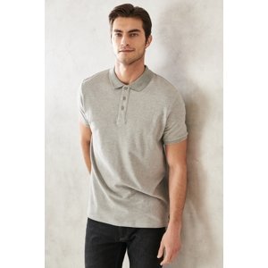 ALTINYILDIZ CLASSICS Pánske sivé tričko s krátkym rukávom zo 100% bavlny proti rolovaniu, slim fit polo výstrih s krátkym rukávom.