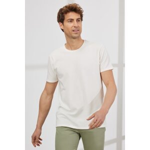 ALTINYILDIZ CLASSICS Pánske tričko Ecru Slim Fit Slim Fit Crewneck Basic s krátkym rukávom s jemným dotykom.