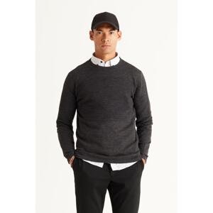 AC&Co / Altınyıldız Classics Men's Anthracite-melange Standard Fit Normal Cut Anti-Pilling Crew Neck Knitwear Sweater.