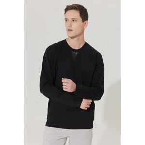 ALTINYILDIZ CLASSICS Men's Black Standard Fit Normal Cut Crew Neck Sweatshirt.