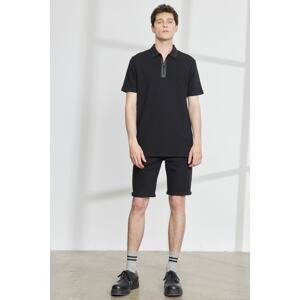 ALTINYILDIZ CLASSICS Pánske čierne Slim Fit tričko so slim strihom na zips, 100% bavlnené vzorované textúrované tričko.