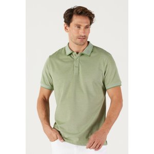 AC&Co / Altınyıldız Classics Pánske tričko s nezmršťovacou bavlnenou tkaninou Slim Fit Slim Fit zelené vyhrnuté polotričko s výstrihom.