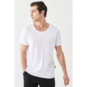 AC&Co / Altınyıldız Classics Men's White Slim Fit Narrow Cut 100% Cotton Boat Neck Casual T-Shirt