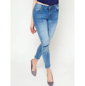 Cropped jeans decorated with blue pearls
