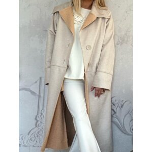 Beige coat with turn-down collar By o la la